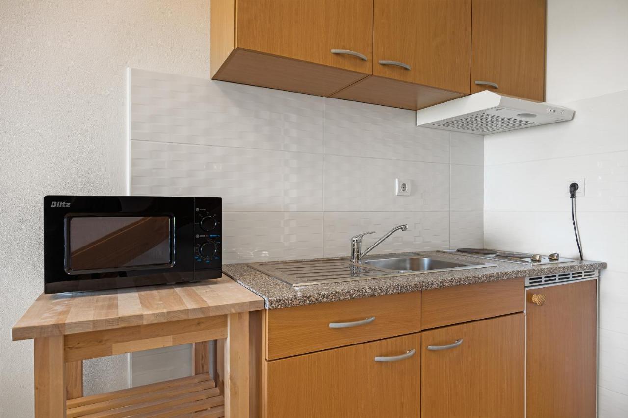 Apartments And Rooms Alenka Banjole Bagian luar foto