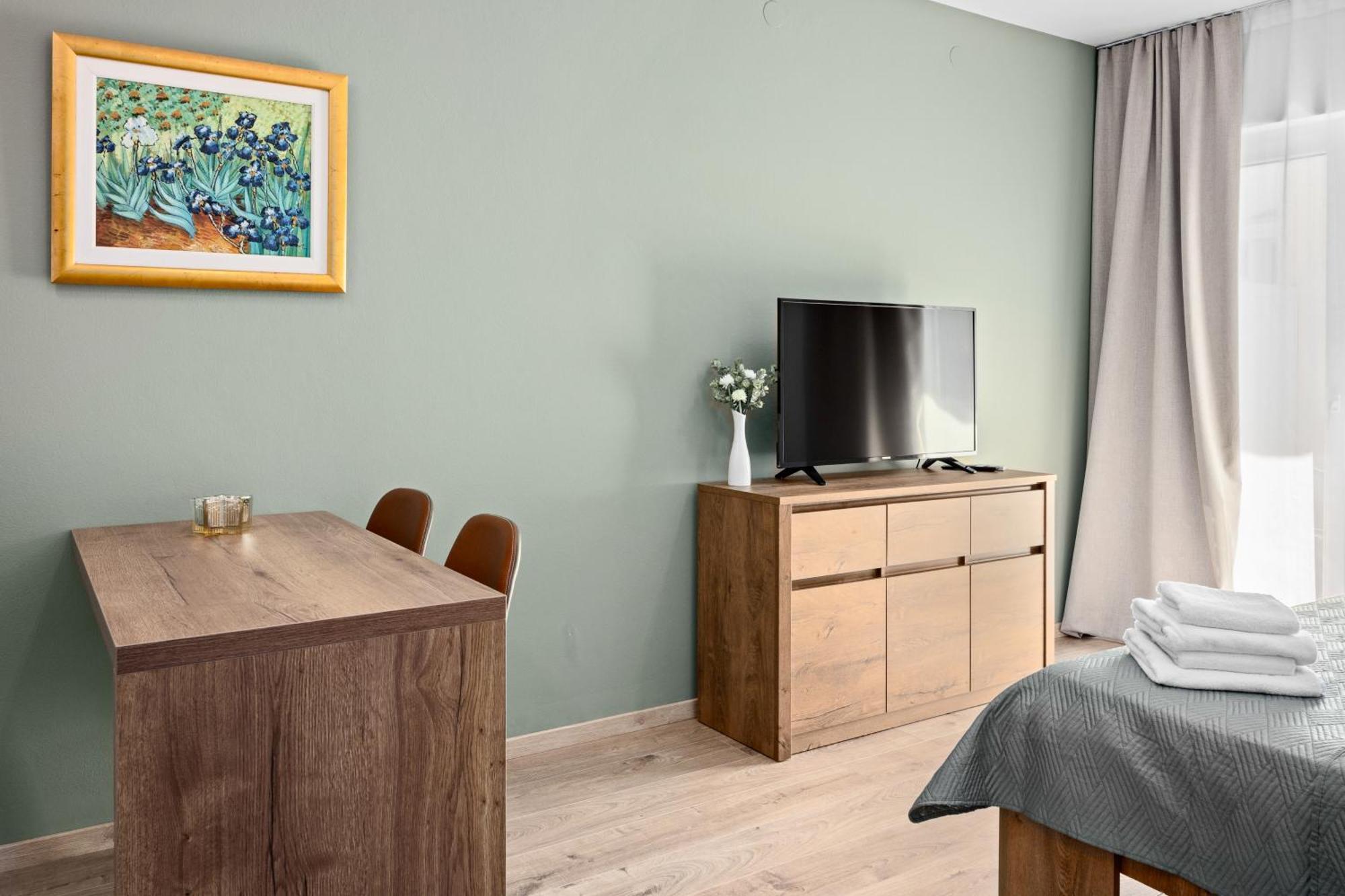 Apartments And Rooms Alenka Banjole Bagian luar foto