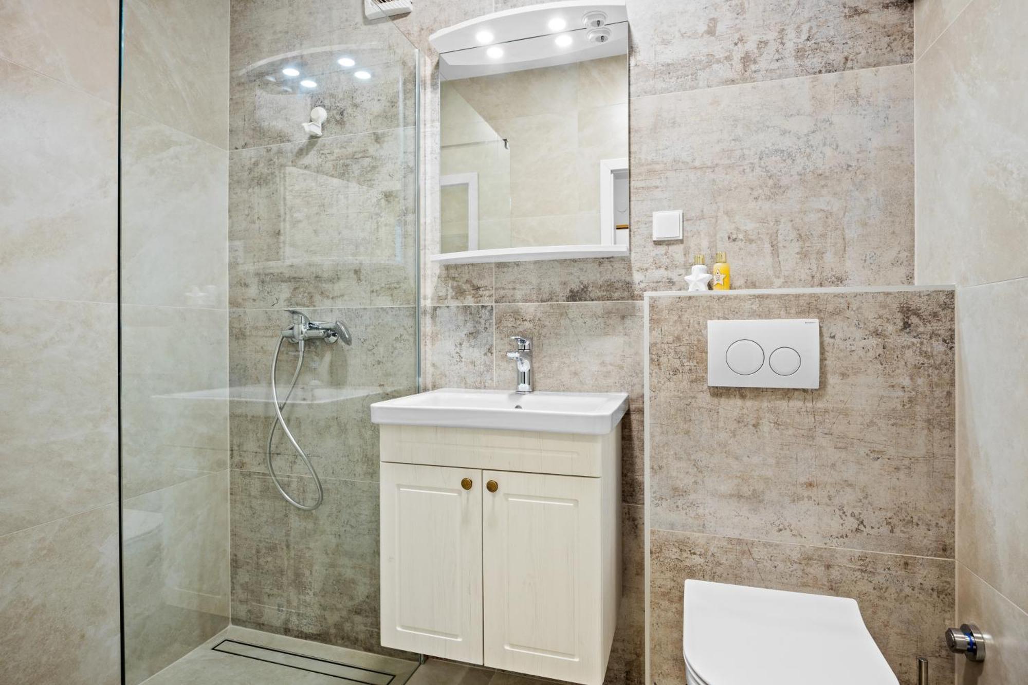Apartments And Rooms Alenka Banjole Bagian luar foto