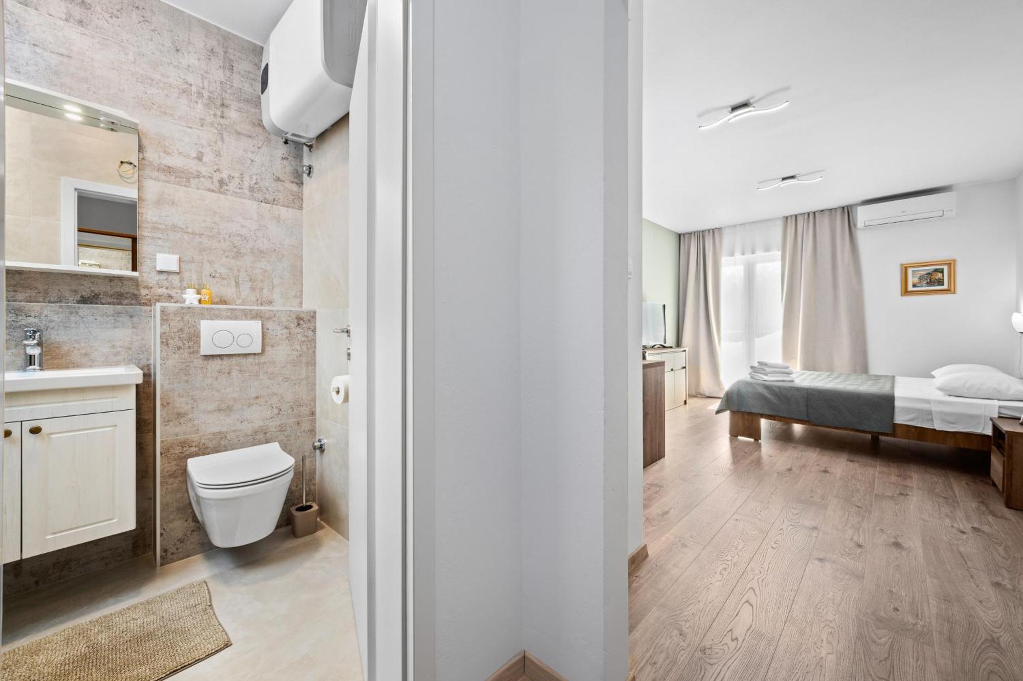 Apartments And Rooms Alenka Banjole Bagian luar foto